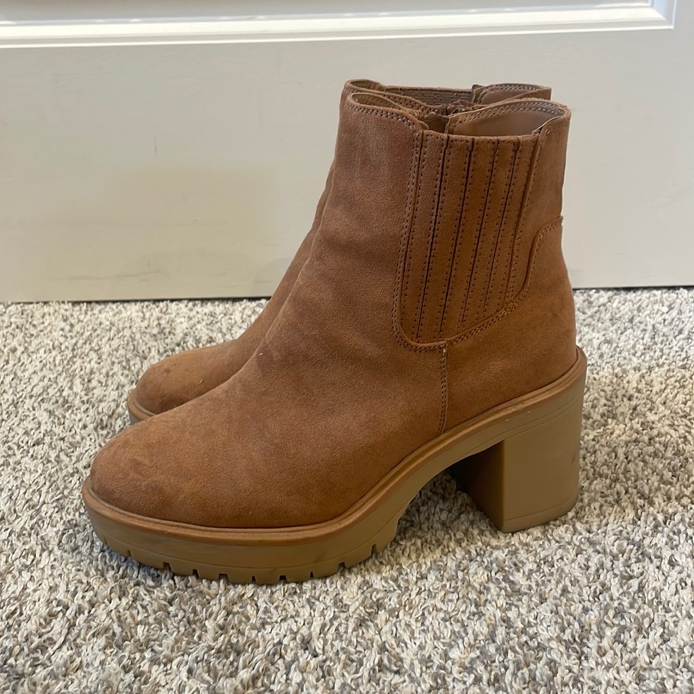 Target heeled boots